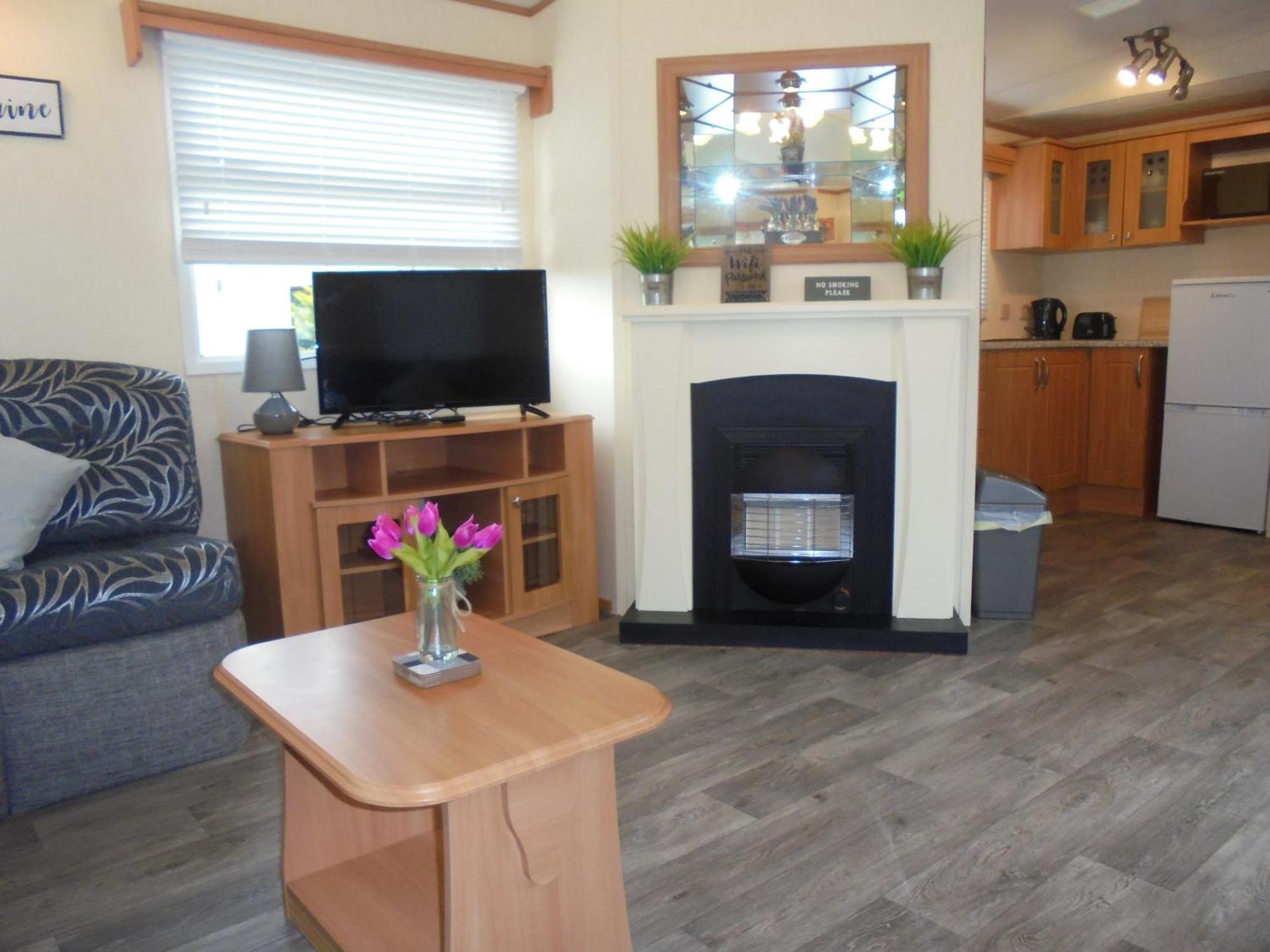 Modern 2 Bedroom Static Caravan - Lyons Kingsley Holiday Park - Pensarn, Abergele - Pet Friendly Экстерьер фото